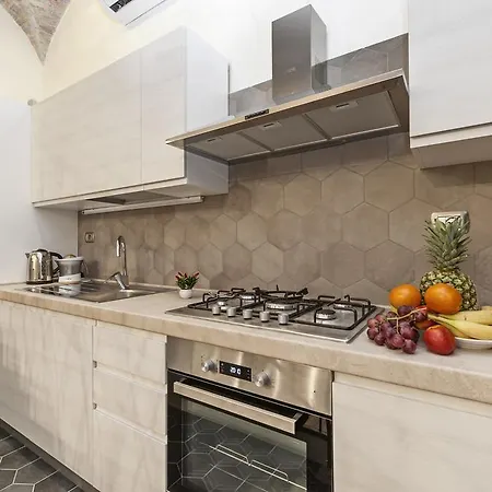 White Flat Rione Monti * Рим